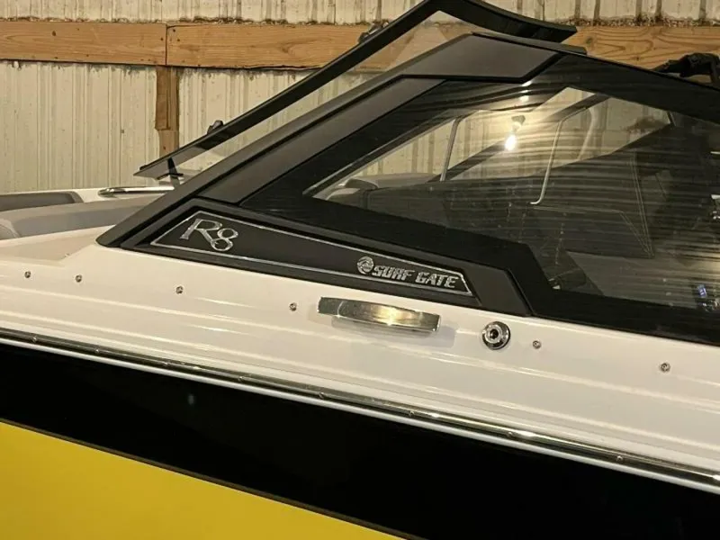 Slide: The Image of Cobalt R8 Surf 2021 - 4864724