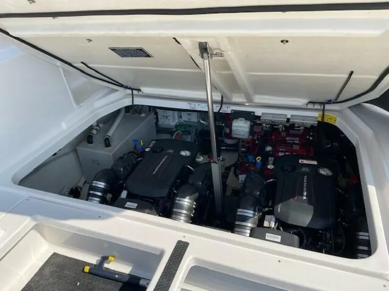 Slide: The Image of Regal 35 SPORT COUPE 2018 - 4865124