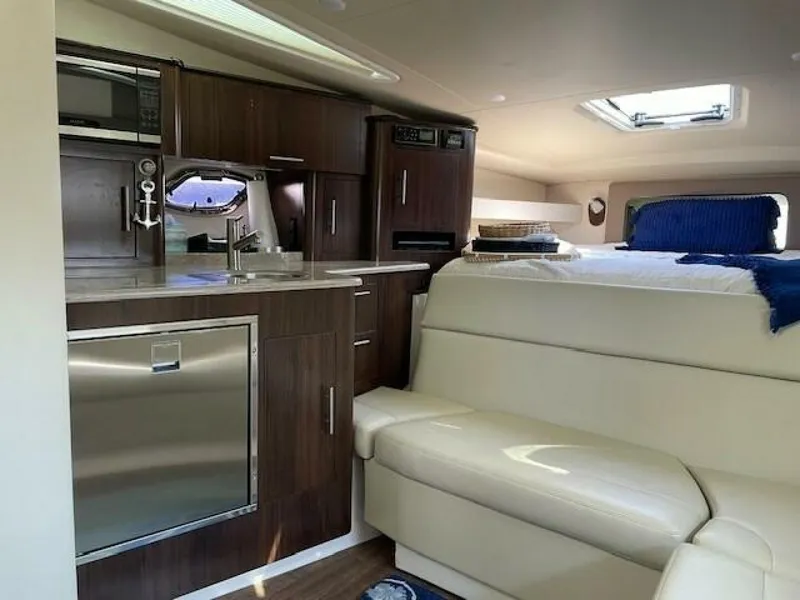 Slide: The Image of Regal 35 SPORT COUPE 2018 - 4865150