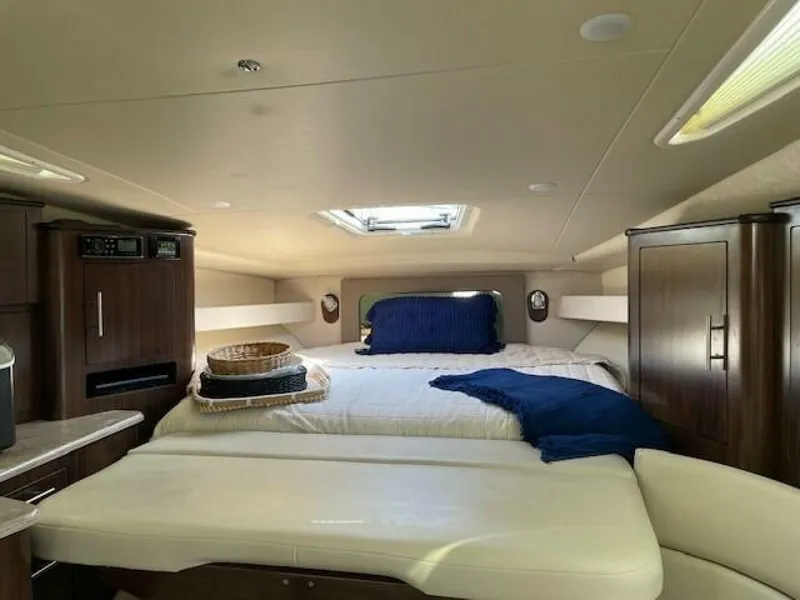 Slide: The Image of Regal 35 SPORT COUPE 2018 - 4865151