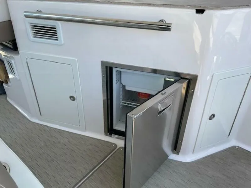 Slide: The Image of Regal 35 SPORT COUPE 2018 - 4865098