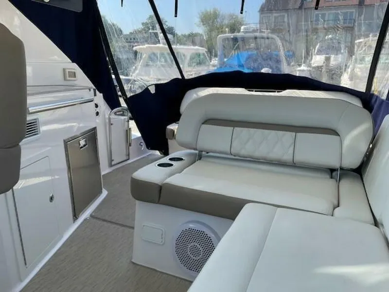 Slide: The Image of Regal 35 SPORT COUPE 2018 - 4865164