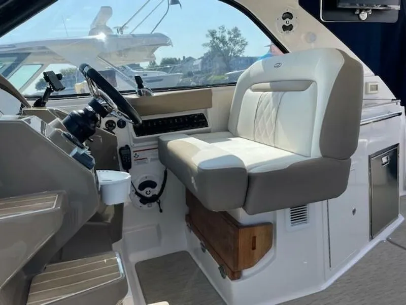 Slide: The Image of Regal 35 SPORT COUPE 2018 - 4865165