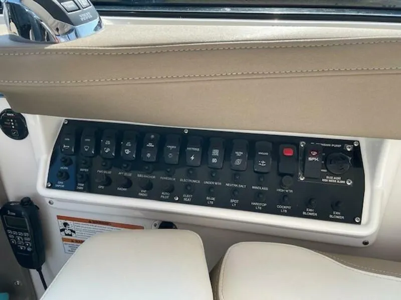 Slide: The Image of Regal 35 SPORT COUPE 2018 - 4865170