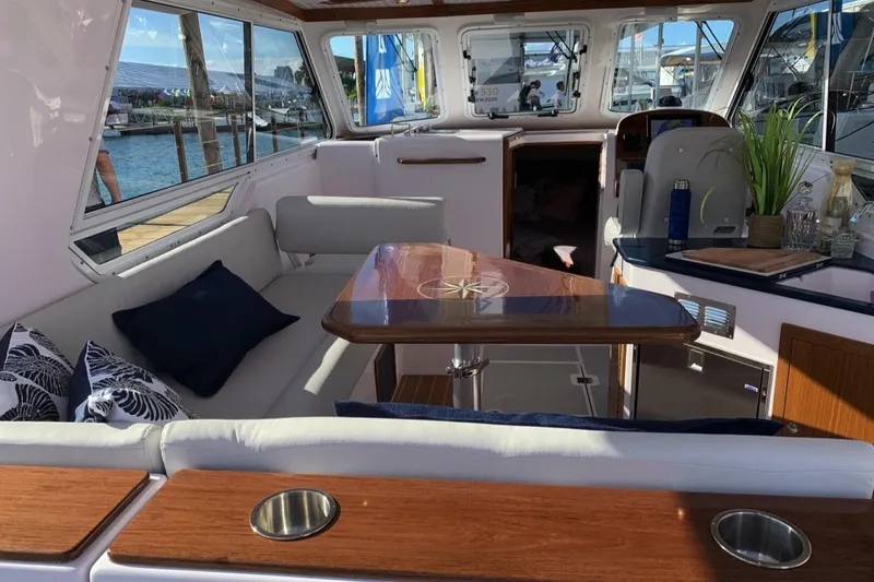 Slide: The Image of True North 34 Outboard 2020 - 4866421