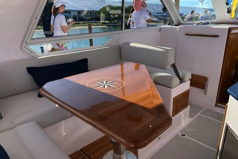 Slide: The Image of True North 34 Outboard 2020 - 4866422