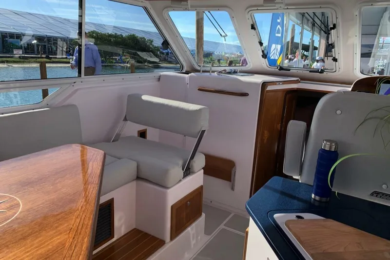 Slide: The Image of True North 34 Outboard 2020 - 4866423