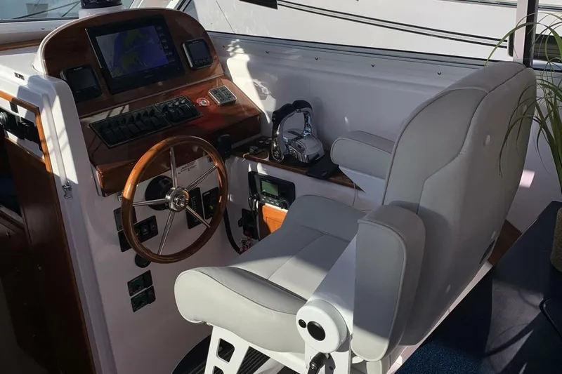 Slide: The Image of True North 34 Outboard 2020 - 4866424