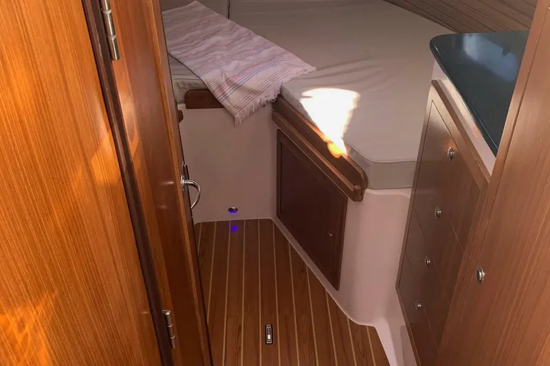 Slide: The Image of True North 34 Outboard 2020 - 4866427