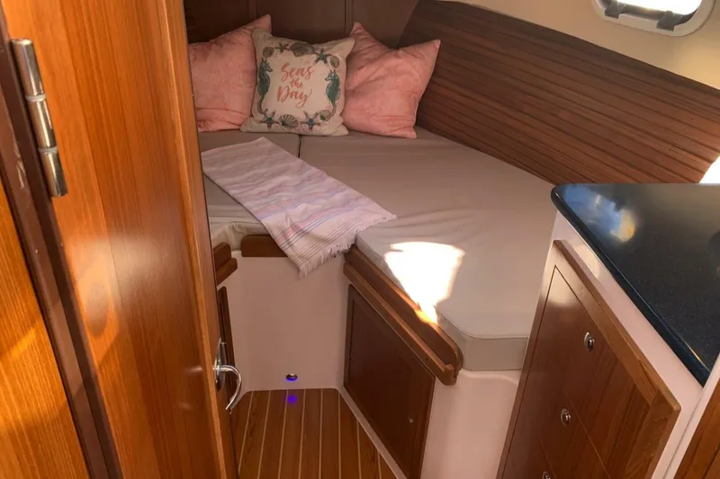 Slide: The Image of True North 34 Outboard 2020 - 4866429