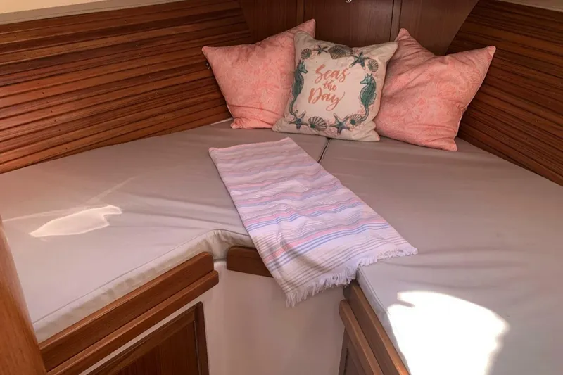 Slide: The Image of True North 34 Outboard 2020 - 4866430