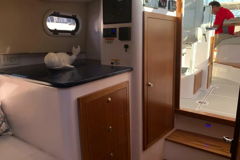 Slide: The Image of True North 34 Outboard 2020 - 4866432