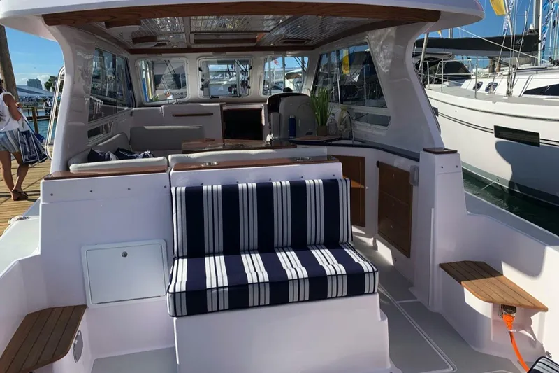 Slide: The Image of True North 34 Outboard 2020 - 4866417