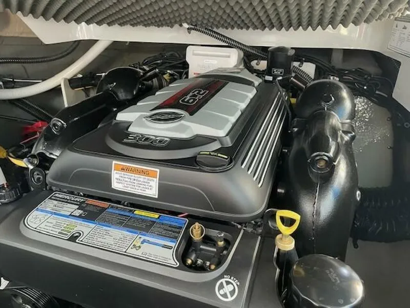 Slide: The Image of Crownline Boats 28 2023 - 4867106