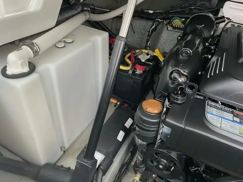 Slide: The Image of Crownline Boats 28 2023 - 4867108