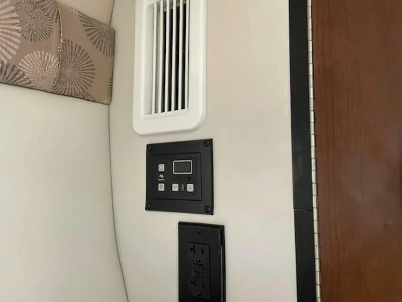 Slide: The Image of Crownline Boats 28 2023 - 4867122