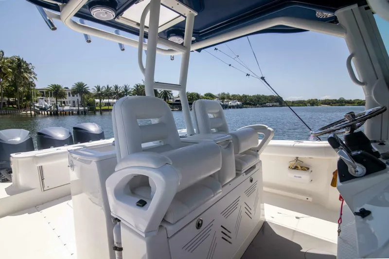 Slide: The Image of 2009 Everglades 35 Center Console Outta Hand - 4867481