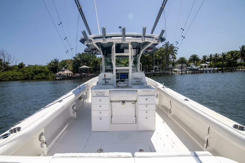 Slide: The Image of 2009 Everglades 35 Center Console Outta Hand - 4867485