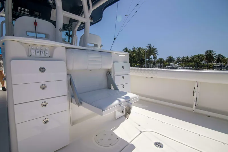 Slide: The Image of 2009 Everglades 35 Center Console Outta Hand - 4867487