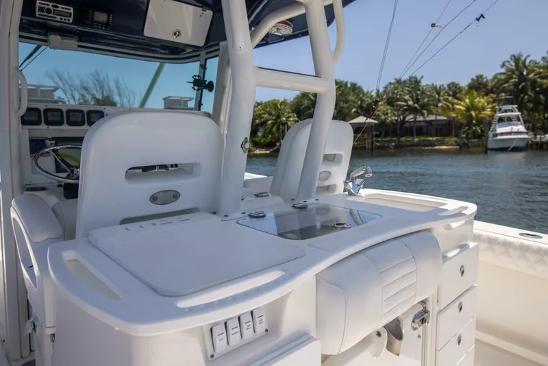 Slide: The Image of 2009 Everglades 35 Center Console Outta Hand - 4867488