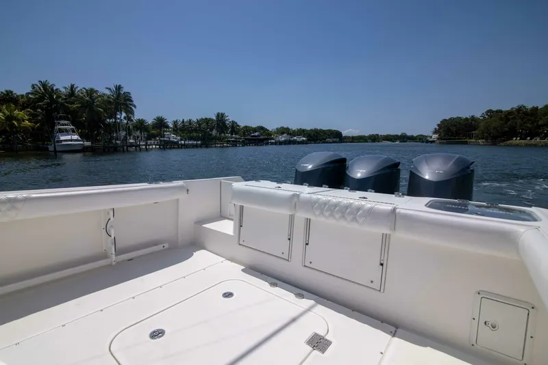 Slide: The Image of 2009 Everglades 35 Center Console Outta Hand - 4867489