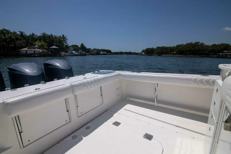 Slide: The Image of 2009 Everglades 35 Center Console Outta Hand - 4867493