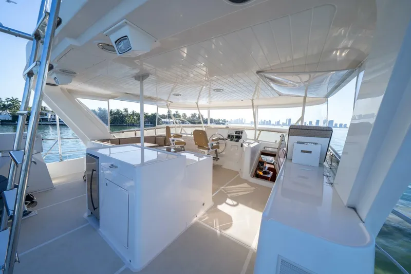 Slide: The Image of Offshore 72 Pilothouse 2006 - 4868480