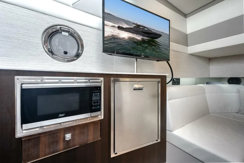 Slide: The Image of Cruisers Yachts 42 GLS OB 2023 - 4868831