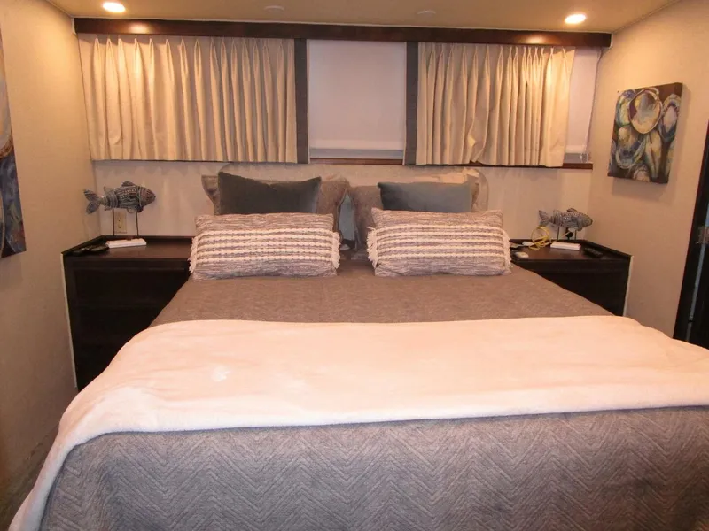 Slide: The Image of Port Side VIP Looking Outboard   - 4918803