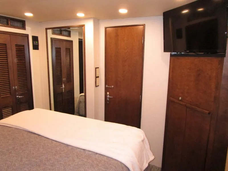 Slide: The Image of Portside VIP Looking Inboard  - 4918804