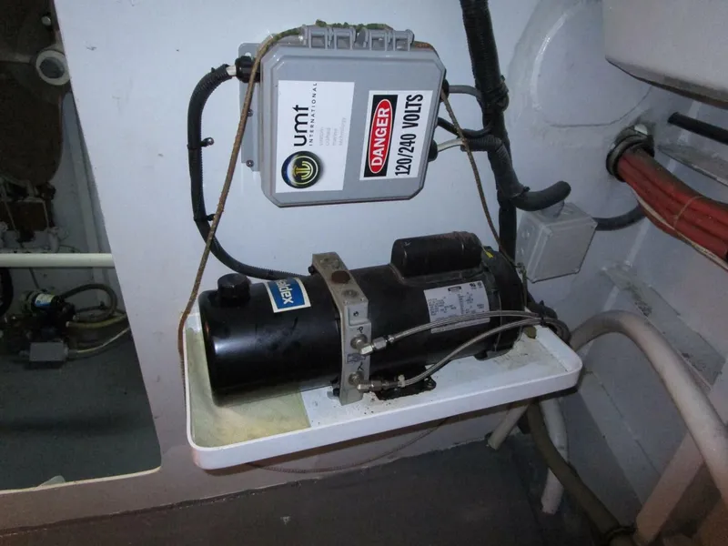 Slide: The Image of Davit Hydraulic System  - 4918824