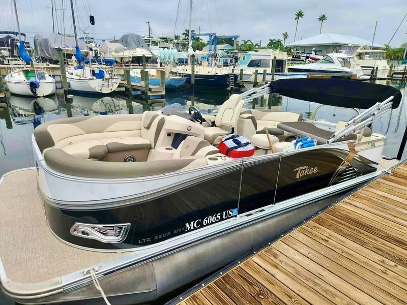 Slide: The Image of Tahoe LTZ 2285 ENT Tritoon 2022 - 4871033