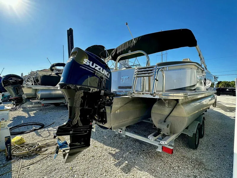 Slide: The Image of Tahoe LTZ 2285 ENT Tritoon 2022 - 4871029