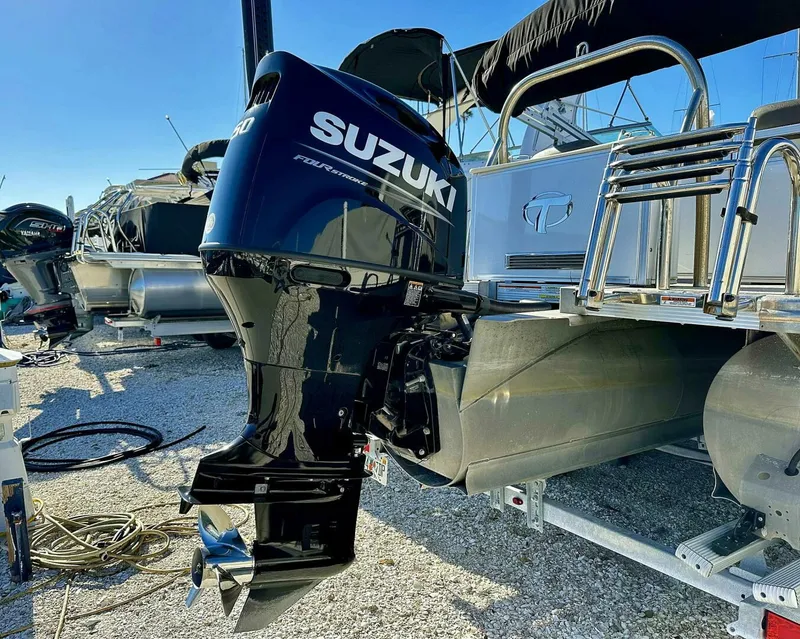 Slide: The Image of Tahoe LTZ 2285 ENT Tritoon 2022 - 4871043