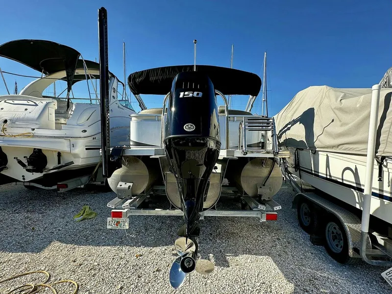 Slide: The Image of Tahoe LTZ 2285 ENT Tritoon 2022 - 4871017