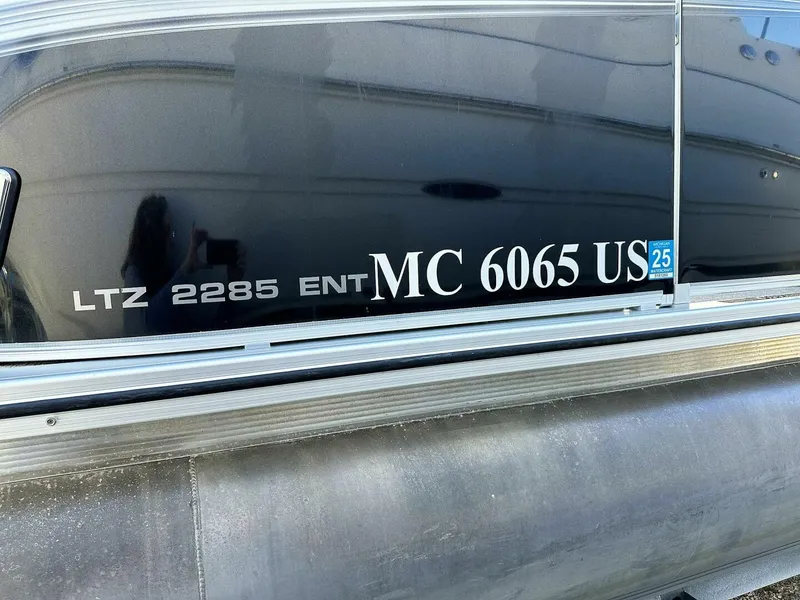 Slide: The Image of Tahoe LTZ 2285 ENT Tritoon 2022 - 4871023