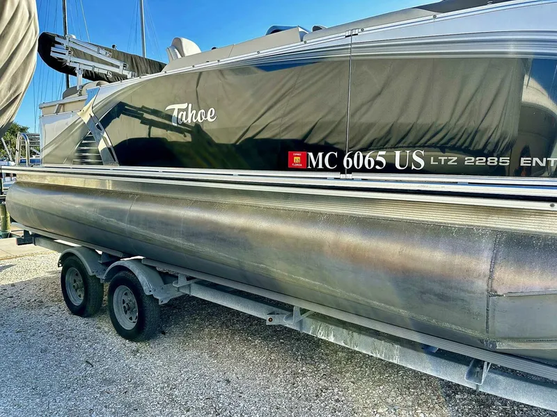 Slide: The Image of Tahoe LTZ 2285 ENT Tritoon 2022 - 4871047