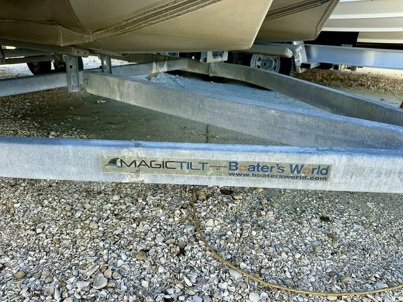 Slide: The Image of Tahoe LTZ 2285 ENT Tritoon 2022 - 4871028