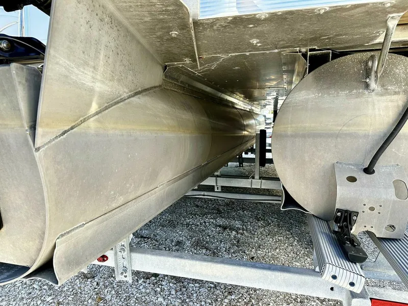 Slide: The Image of Tahoe LTZ 2285 ENT Tritoon 2022 - 4871046