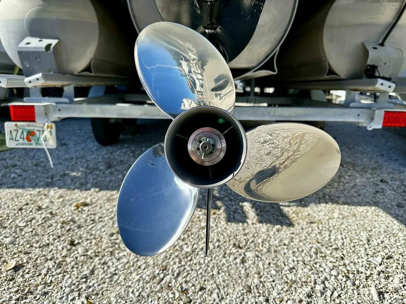 Slide: The Image of Tahoe LTZ 2285 ENT Tritoon 2022 - 4871039