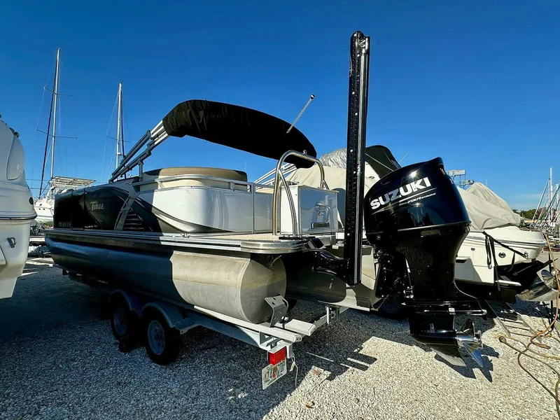 Slide: The Image of Tahoe LTZ 2285 ENT Tritoon 2022 - 4871019