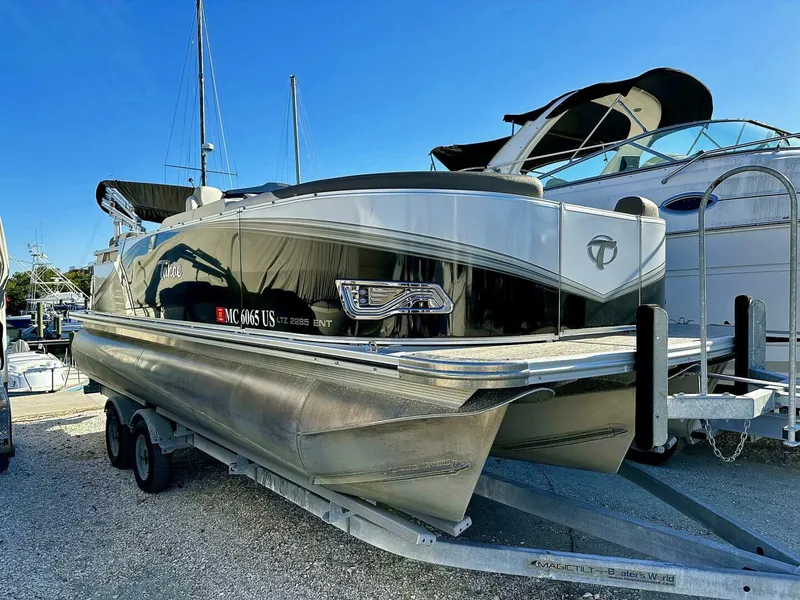 Slide: The Image of Tahoe LTZ 2285 ENT Tritoon 2022 - 4871044