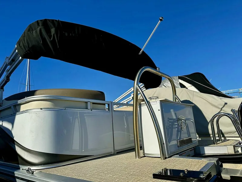 Slide: The Image of Tahoe LTZ 2285 ENT Tritoon 2022 - 4871131