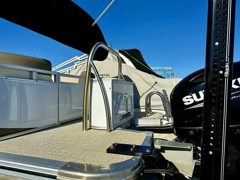 Slide: The Image of Tahoe LTZ 2285 ENT Tritoon 2022 - 4871137