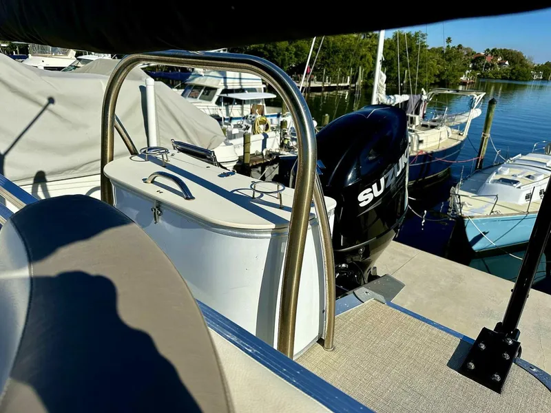 Slide: The Image of Tahoe LTZ 2285 ENT Tritoon 2022 - 4871126