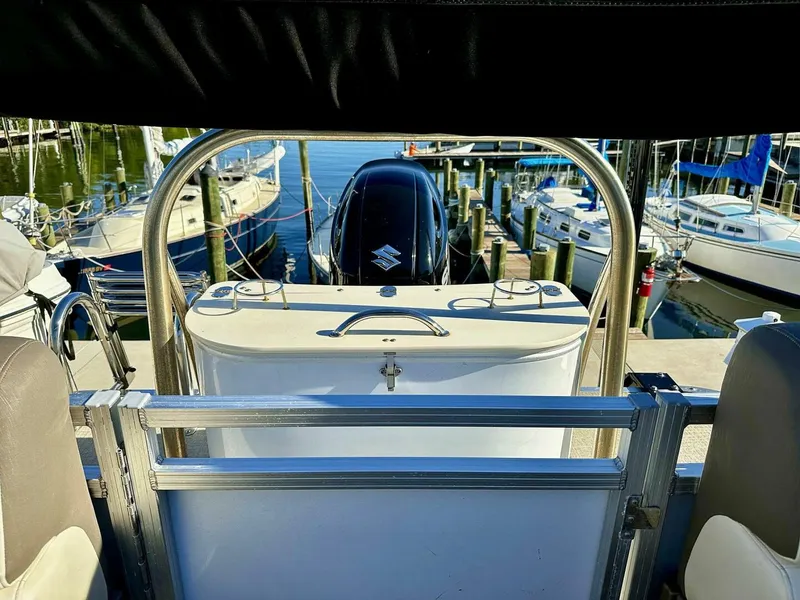 Slide: The Image of Tahoe LTZ 2285 ENT Tritoon 2022 - 4871136