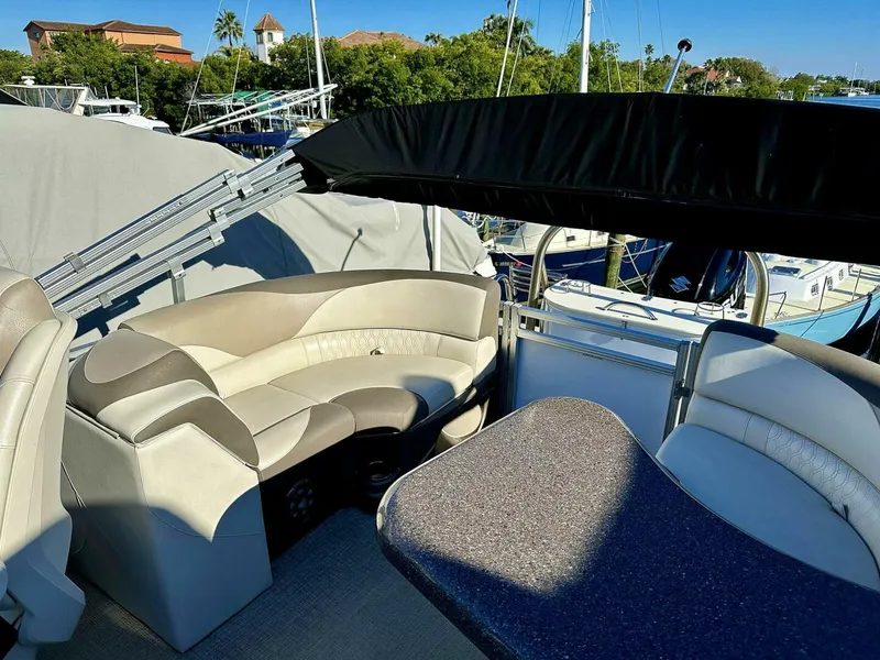 Slide: The Image of Tahoe LTZ 2285 ENT Tritoon 2022 - 4871129