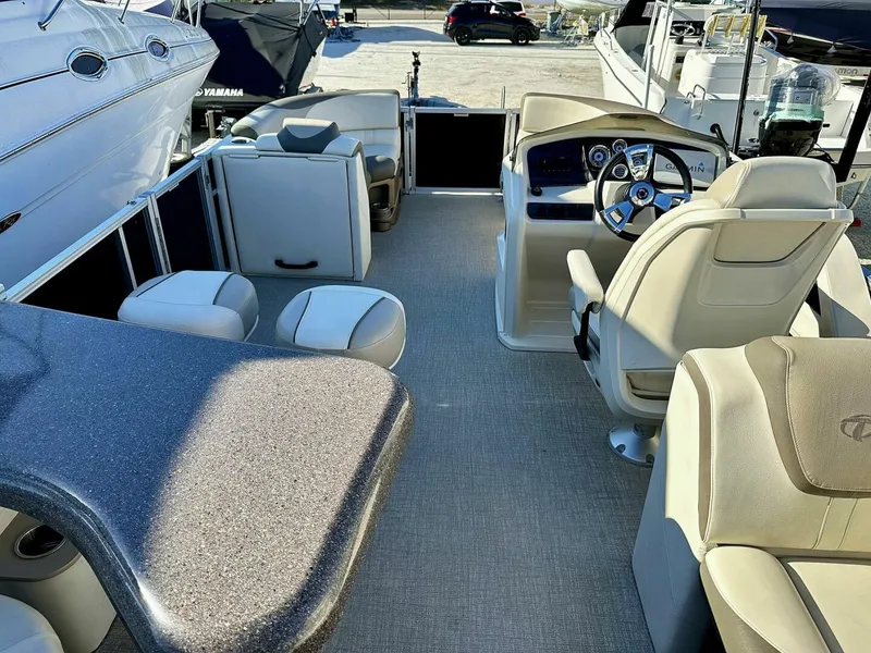 Slide: The Image of Tahoe LTZ 2285 ENT Tritoon 2022 - 4871155