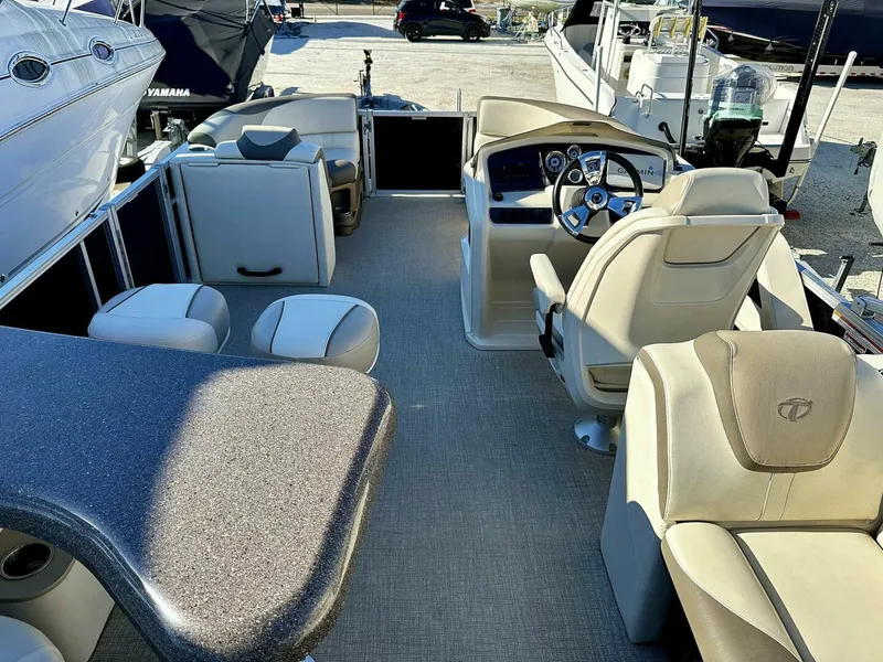 Slide: The Image of Tahoe LTZ 2285 ENT Tritoon 2022 - 4871151