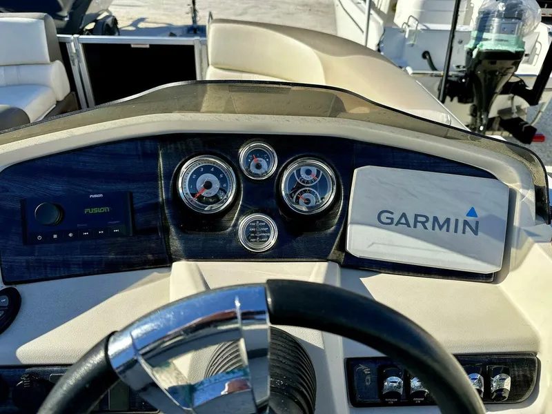 Slide: The Image of Tahoe LTZ 2285 ENT Tritoon 2022 - 4871156